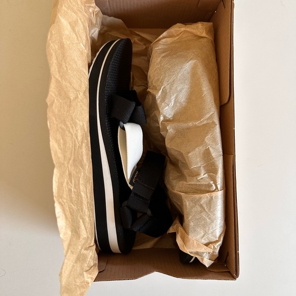 Teva Midform Universal Black & Bright White Sandal Women’s Size 7 - Picture 5 of 5